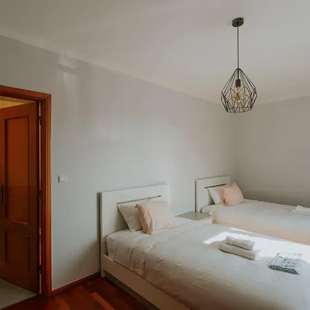 24 - Silver Coast Sunsets ロウリニャン